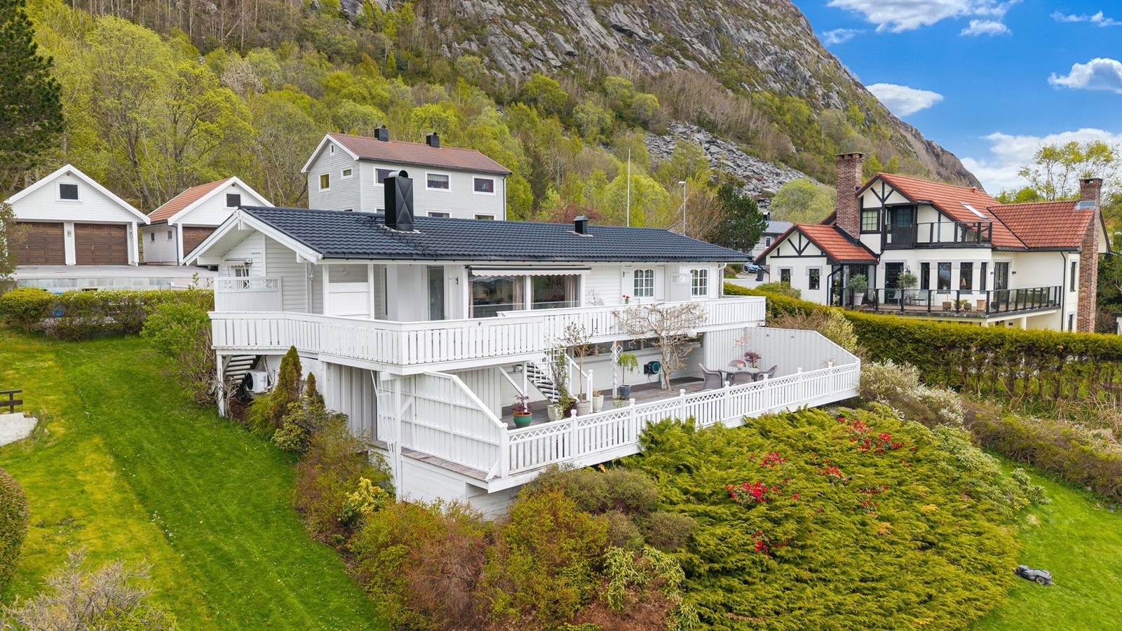 Eiendommen ligger i et etablert og rolig boligområde på Sævollen på Hessa Galleribilde