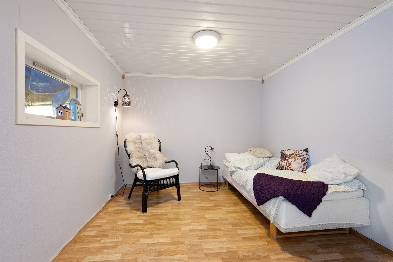 Innredet rom i underetasjen med varme i gulvet. Rommet er ikke godkjent for varig opphold Galleribilde