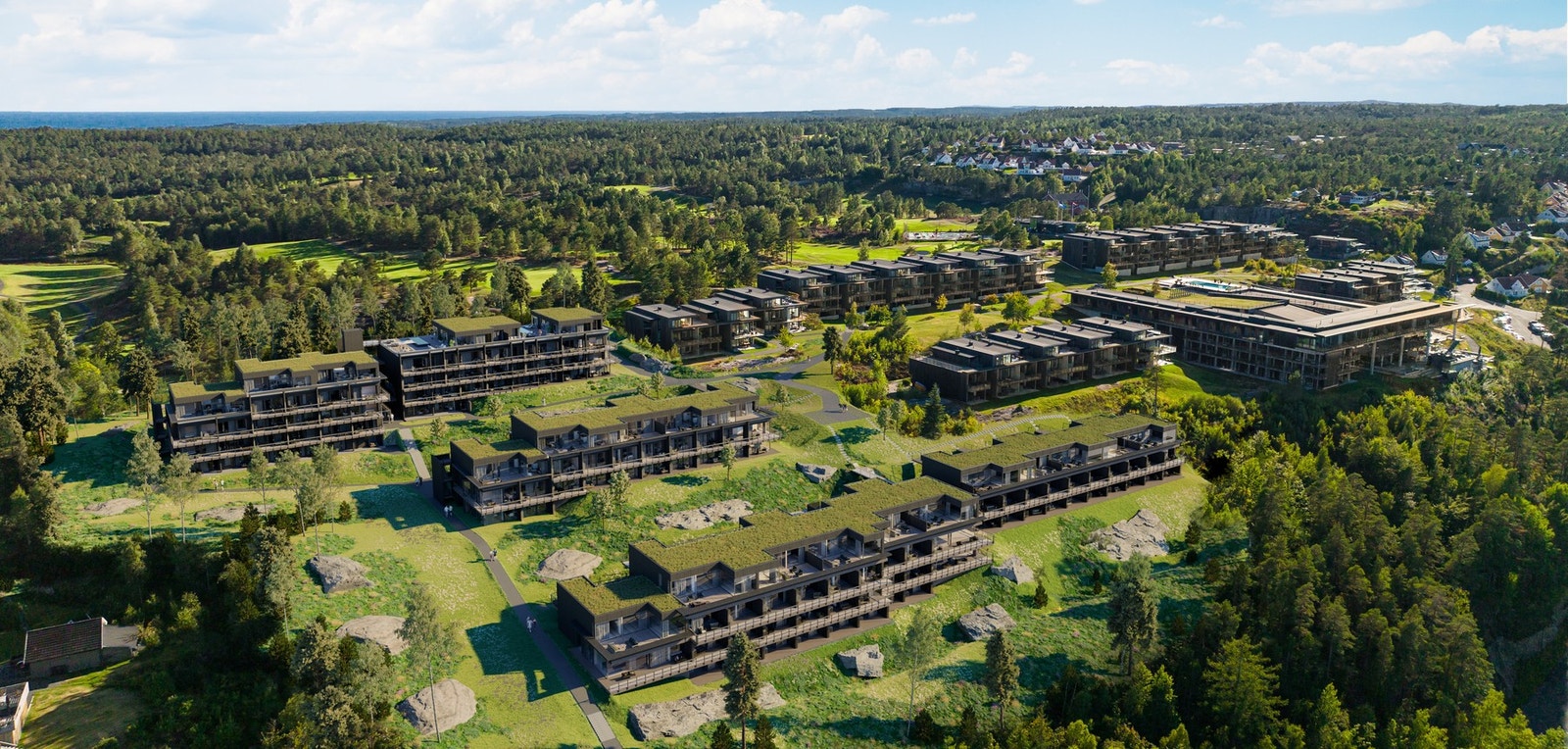 Kragerø sentrum ligger kun 15 minutter unna Kragerø Resort Fri med ferje eller egen båt og er en sjarmerende skjærgårdsperle med yrende folkeliv om sommeren. Galleribilde