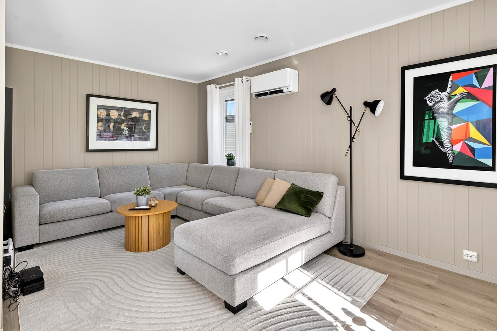God plass til sofagruppe, alternativ kan det etableres et ekstra soverom om ønskelig. Galleribilde