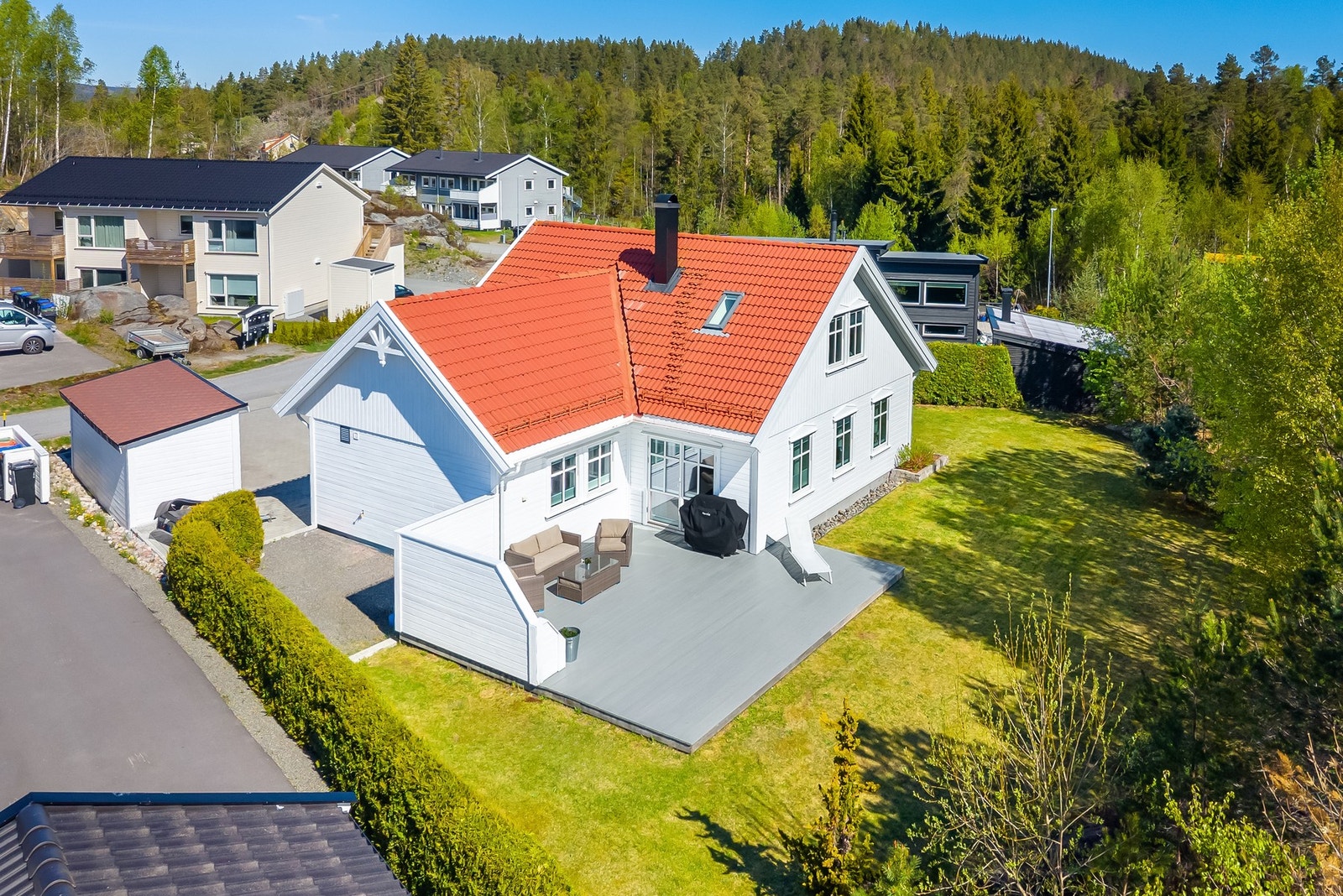 Velkommen til Yttertjenn 3 - Presentert av Adrian Hamre Evensen v/Meglerhuset & Partners Arendal! Galleribilde