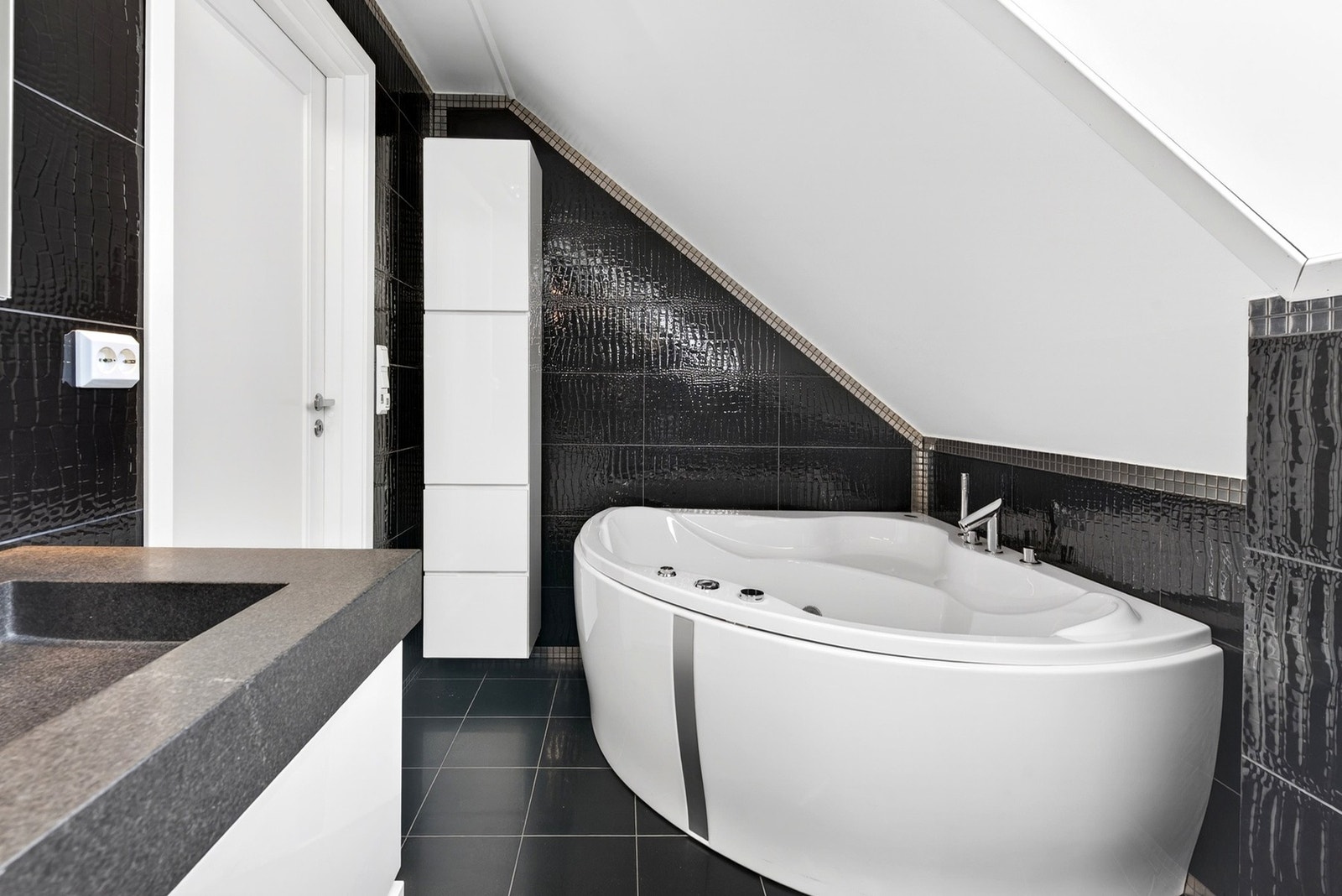 Deilig med badekar på badet. Galleribilde
