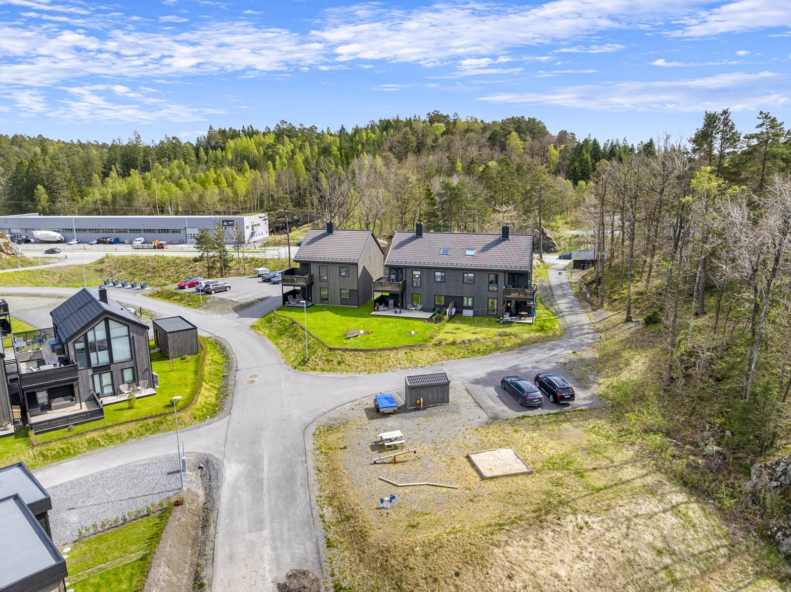Bebyggelsen er lagt i et rolig område med grønne omgivelser. Galleribilde