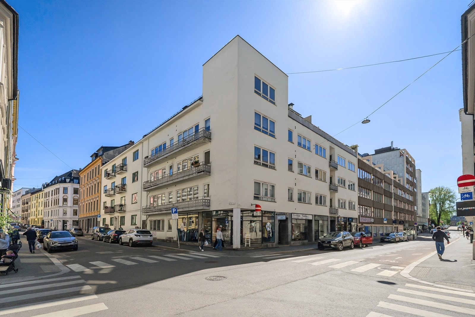 Leiligheten er beliggende i klassisk og vakker funkisgård Galleribilde
