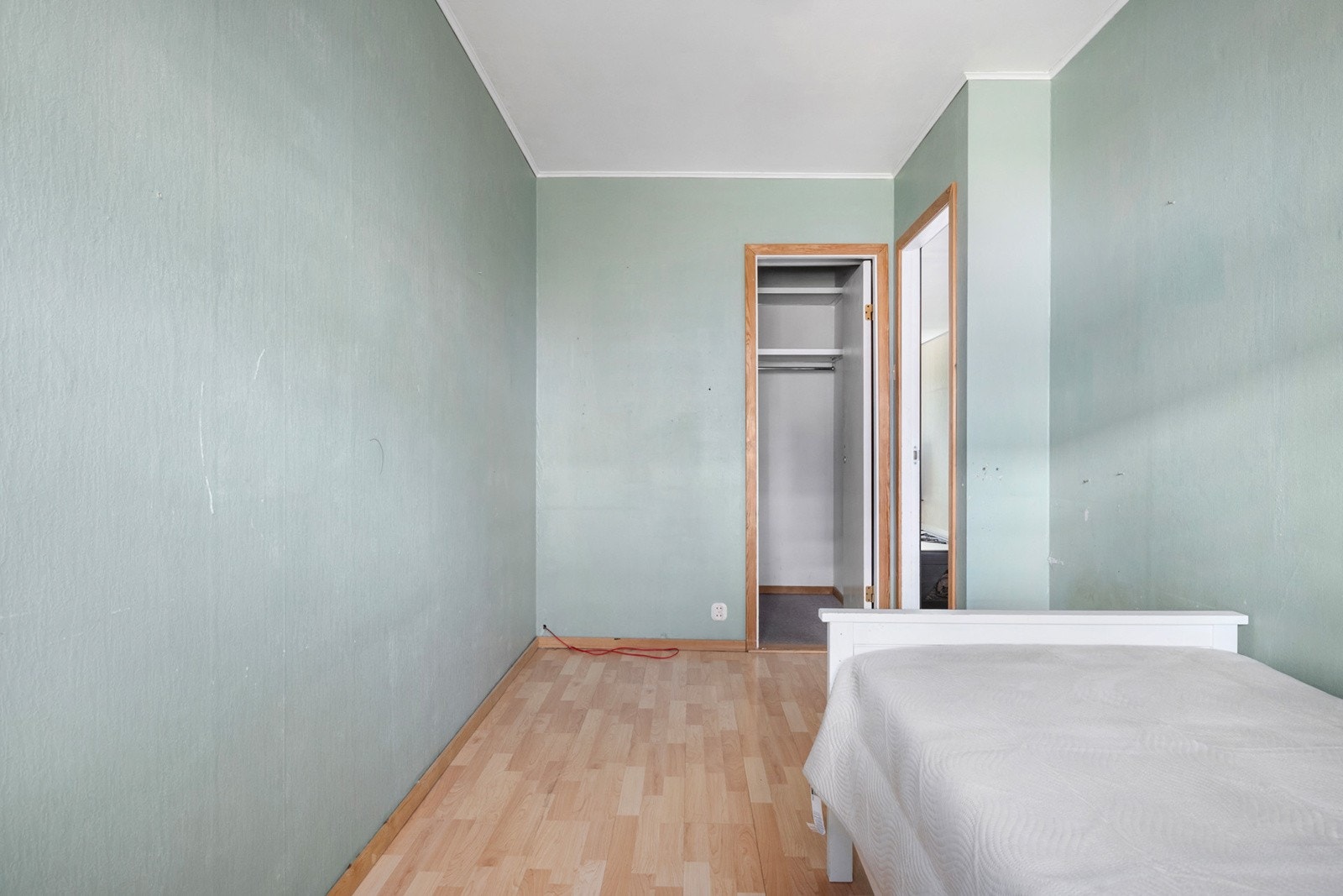 Soverommet har tilgang til innvendig bod som kan benyttes som walk-in closet. Galleribilde