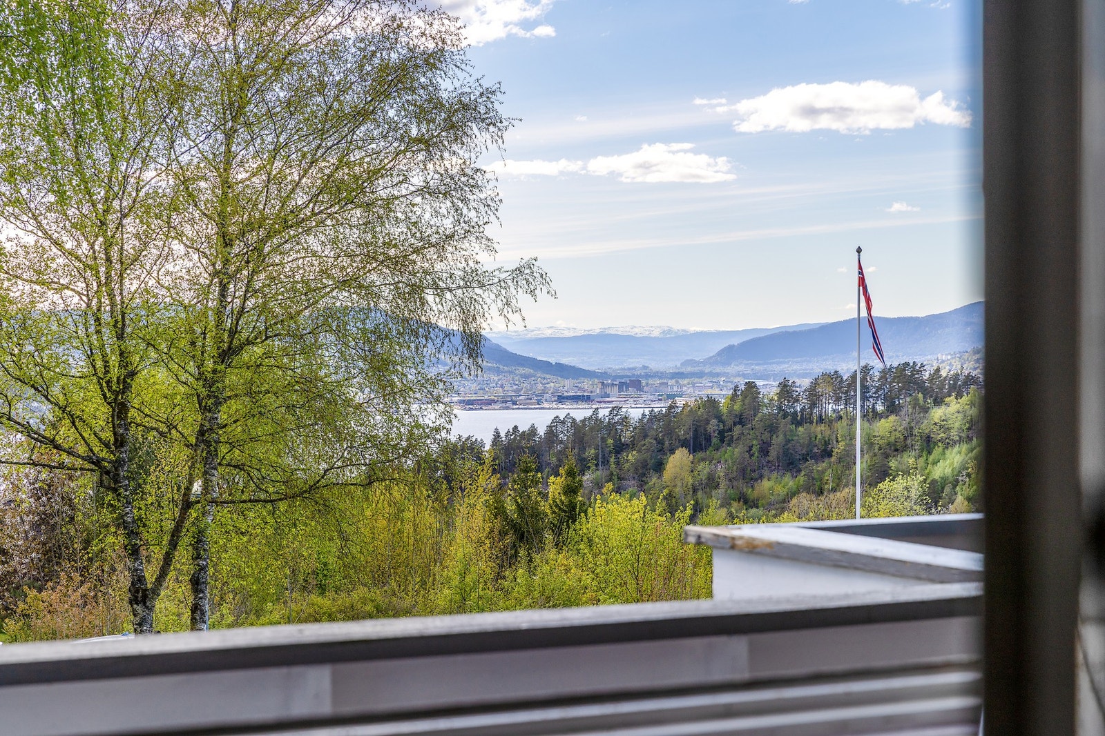 Flott utsikt mot Drammesfjorden Galleribilde