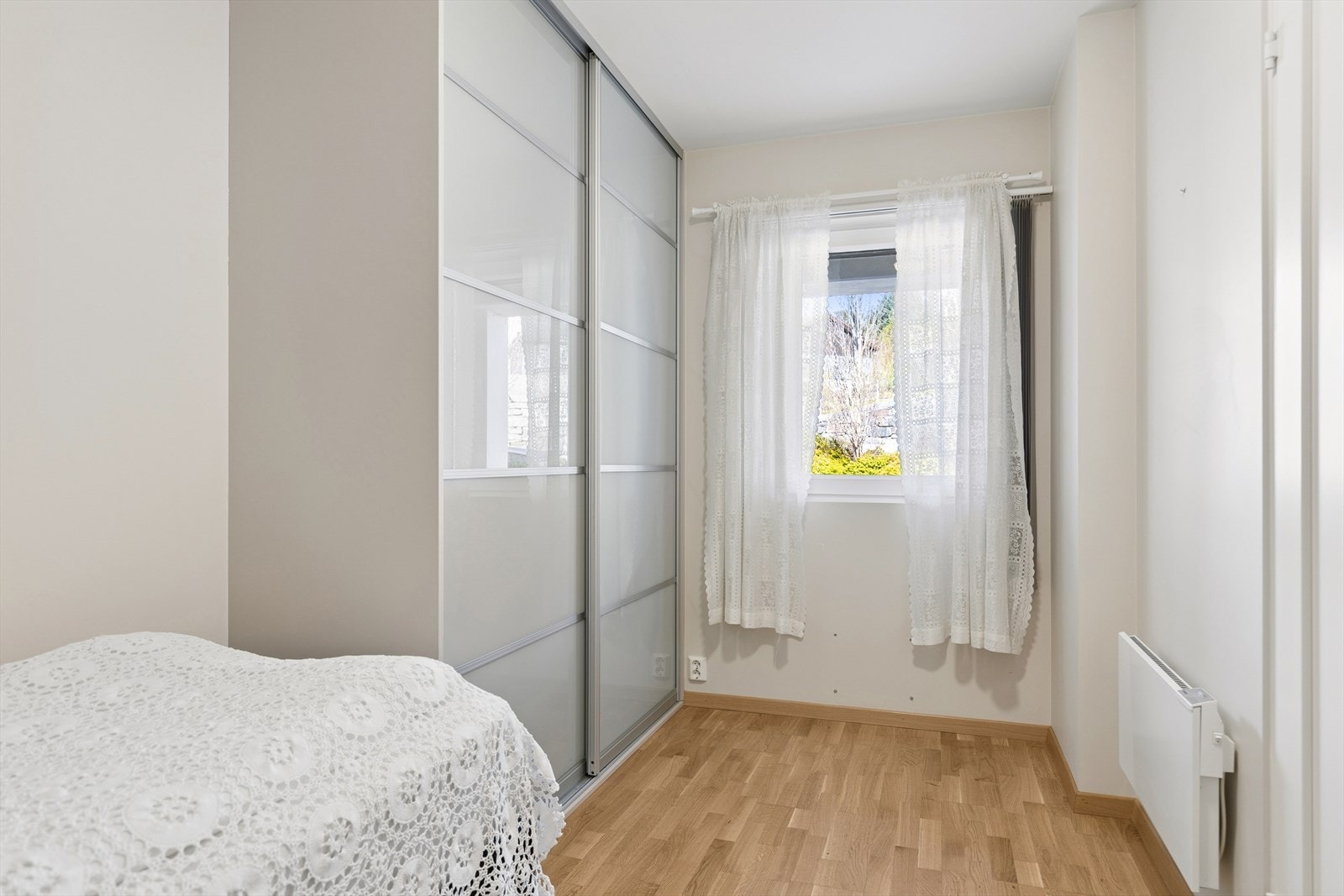 Et lyst og anvendelig rom som passer godt som gjesterom, barnerom eller kontor. Galleribilde