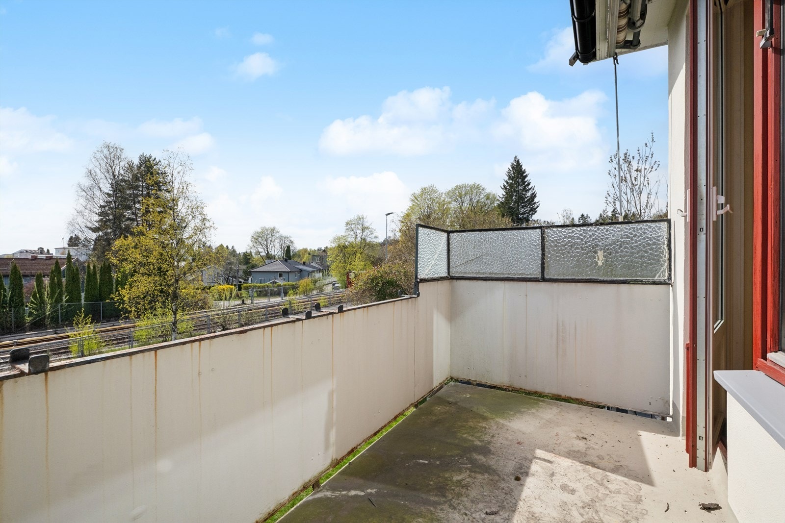 Balkongen er på ca. 5kvm og her er det plass til diverse utemøblement. Galleribilde