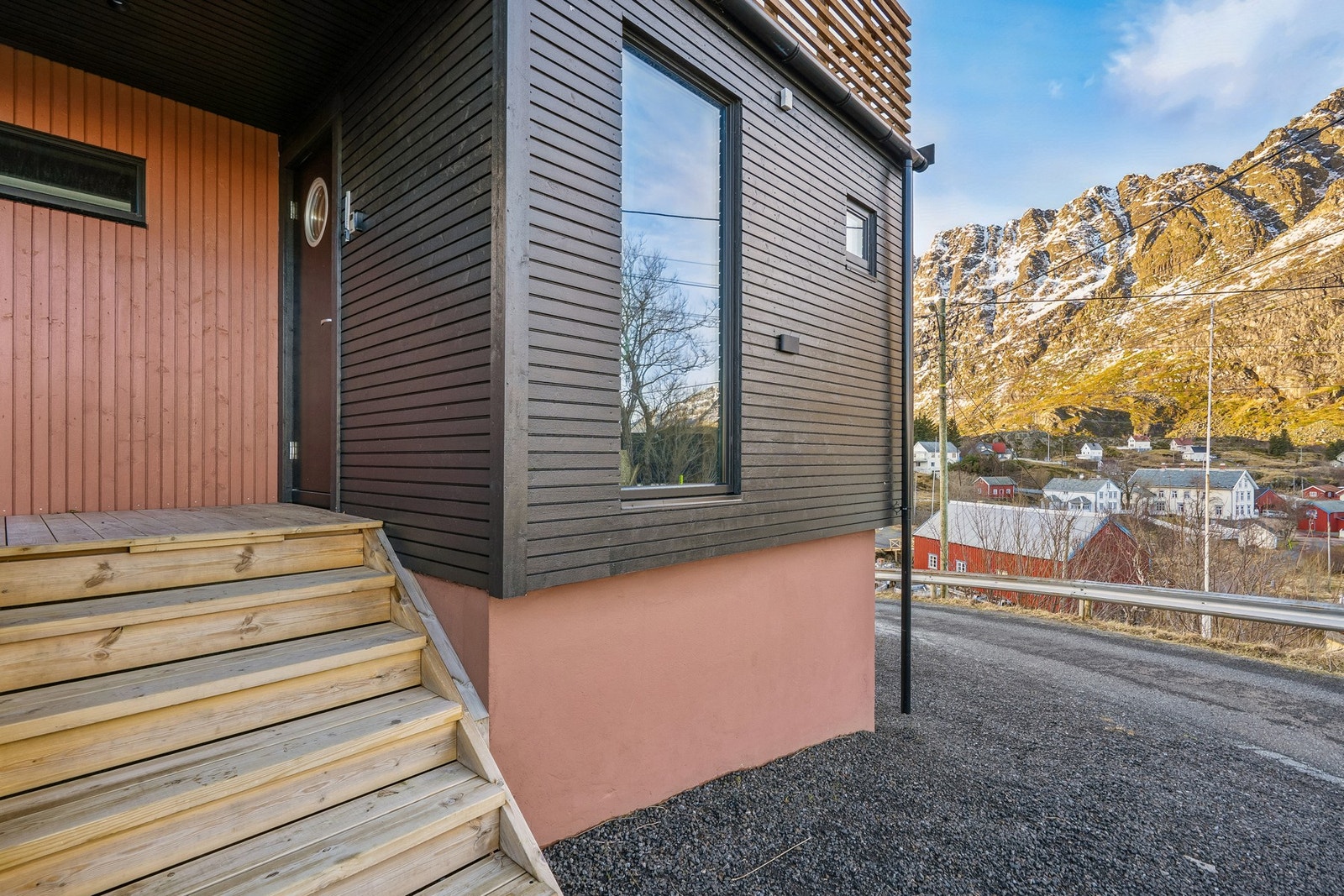 Lunt inngangsparti. Galleribilde