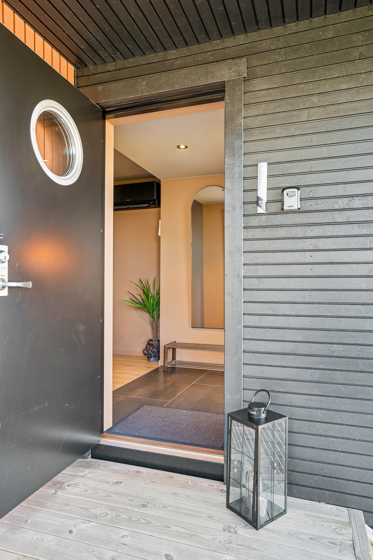 Overbygd inngangsparti. Galleribilde