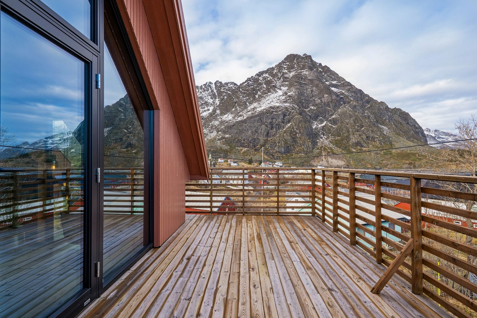 Nydelig utsikt mot fjellet. Galleribilde