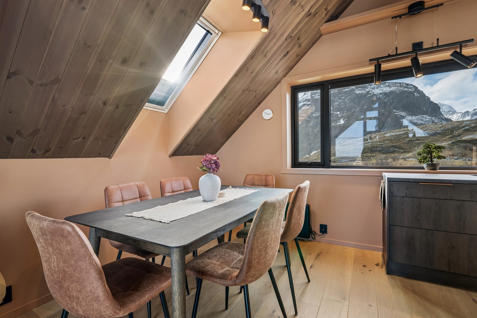 Nyt felles måltid med denne fantastiske utsikten! Galleribilde