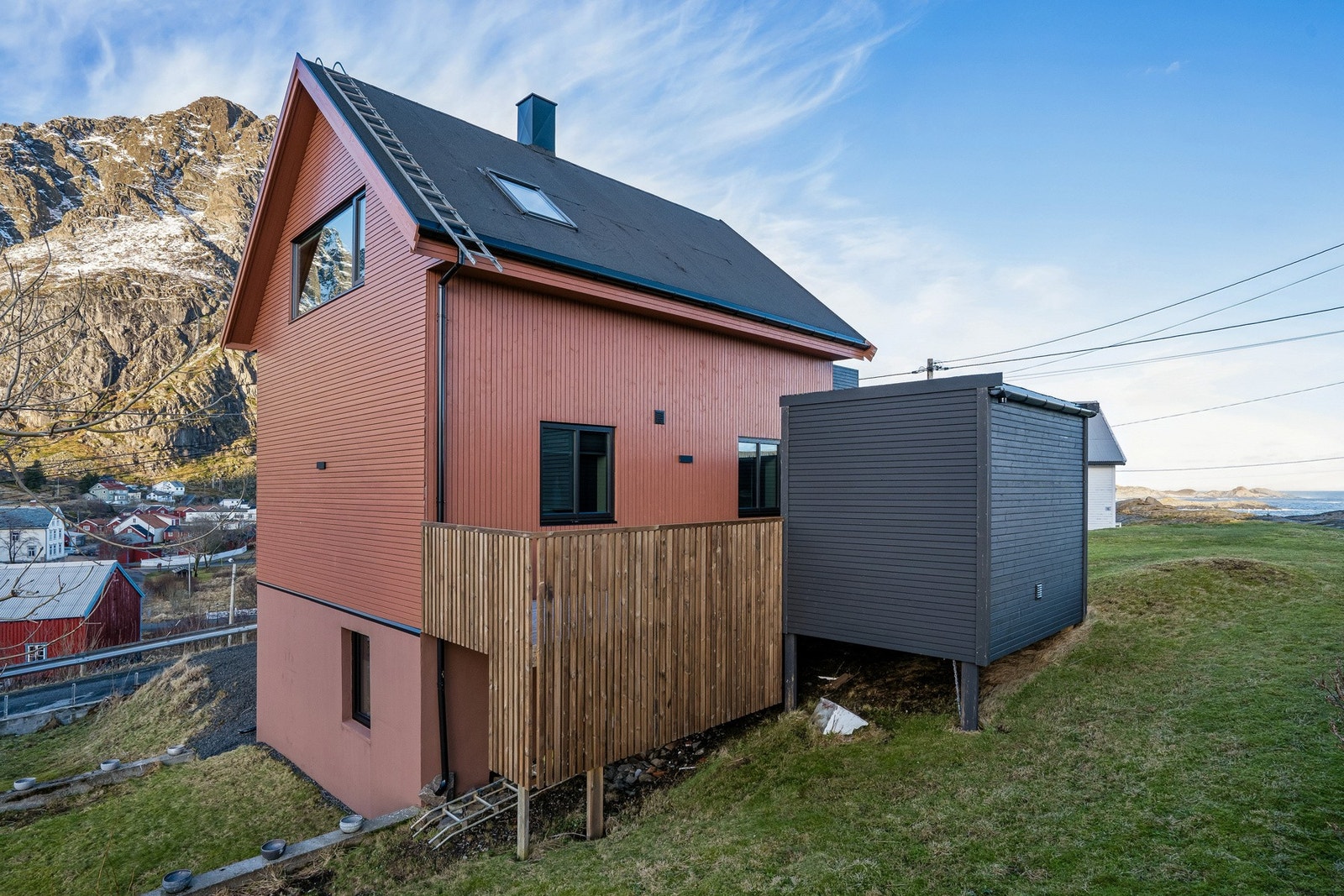 Fint grøntareal hvor barn kan leke. Galleribilde