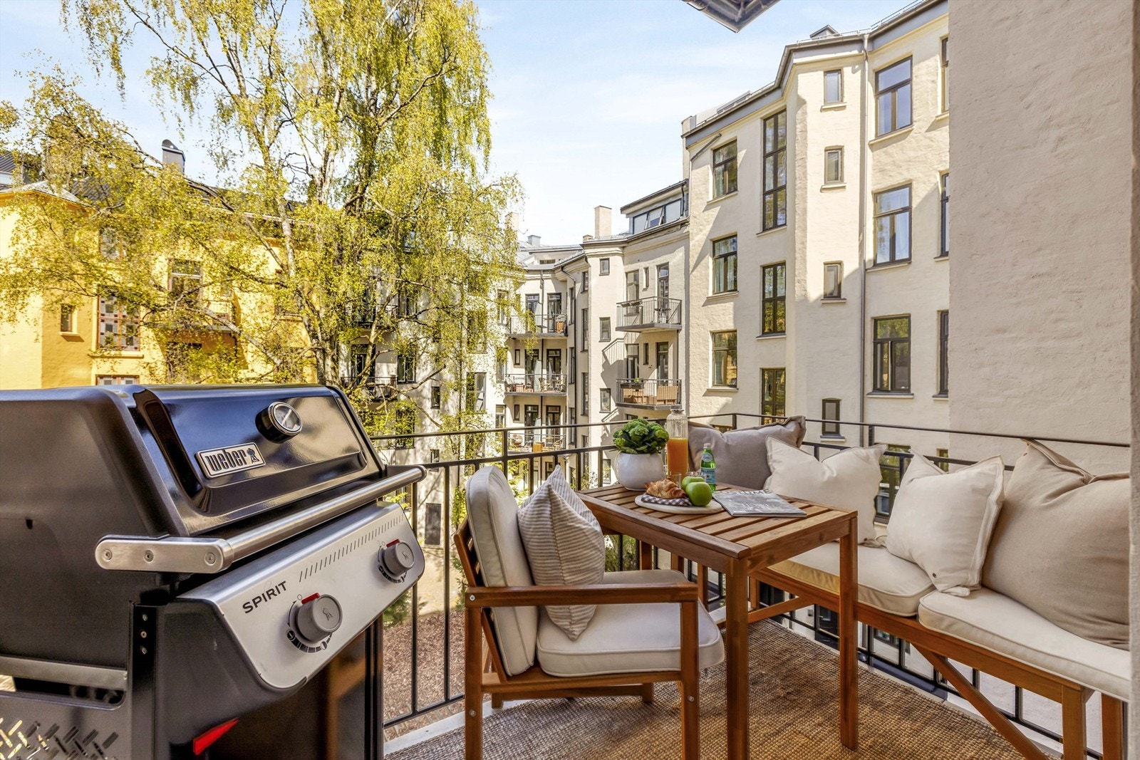Med utgang fra det ene soverommet er det en herlig balkong med god plass til både sittegruppe og grill. Galleribilde