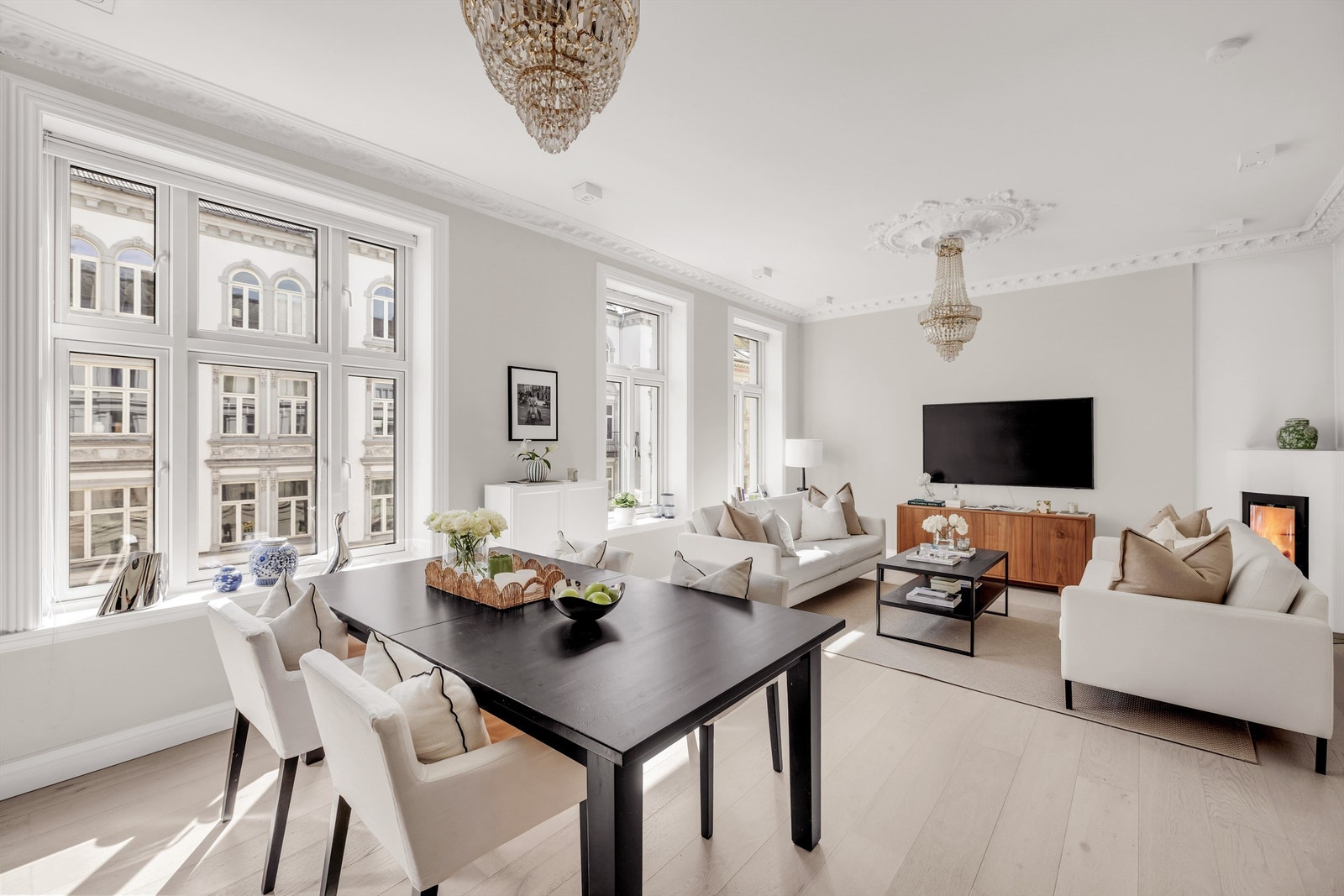 Boligen holder en gjennomgående høy standard, samtidig som den oser av klassisk særpreg. Foto: Bjørnar Solberg. Galleribilde