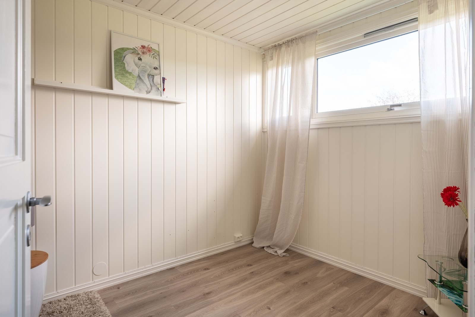 Begge soverommene vender ut mot rolige omgivelser. Galleribilde