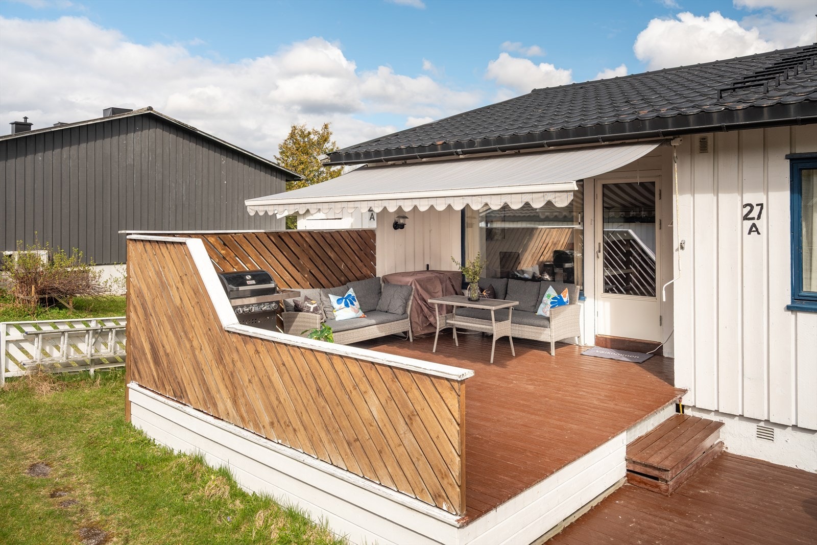 Rekkehuset går over 2 plan fordelt på 129m² og kan by på både garasje og hage. Galleribilde