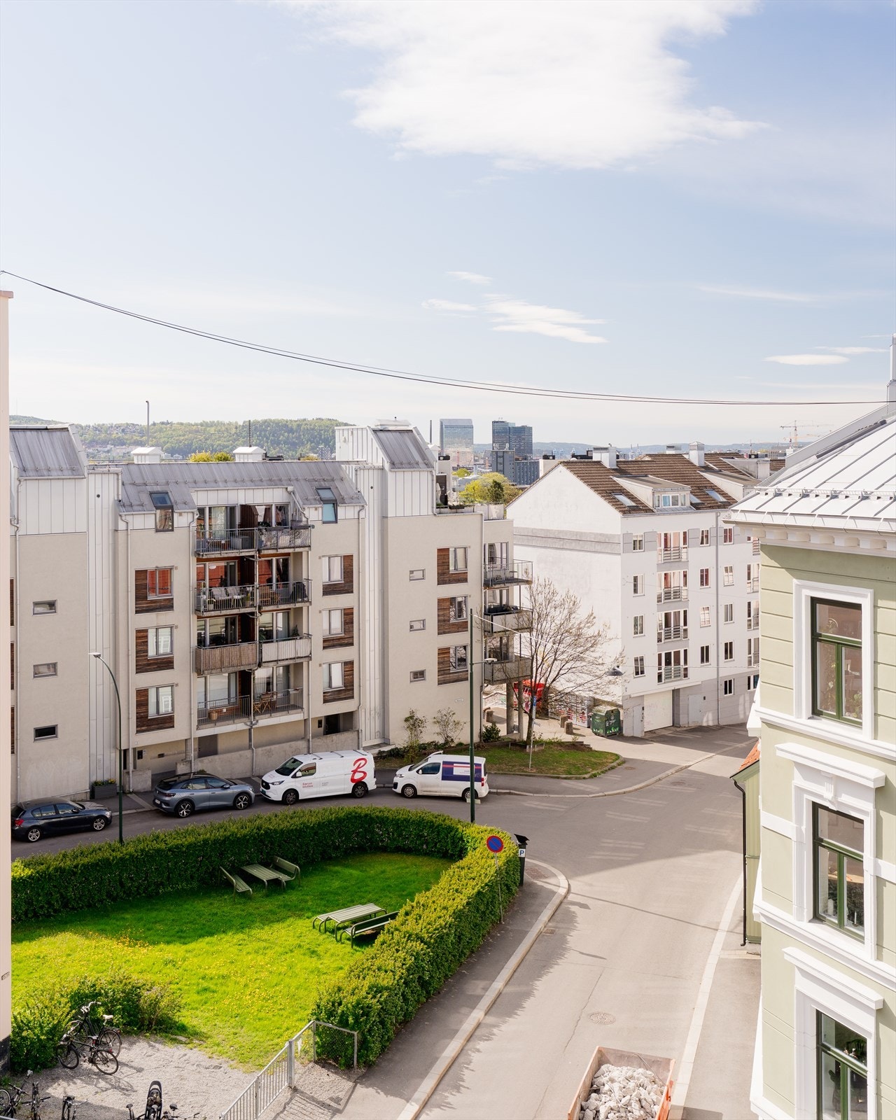 Boligen ligger stille, og skjermet i trafikkstille gate. Galleribilde