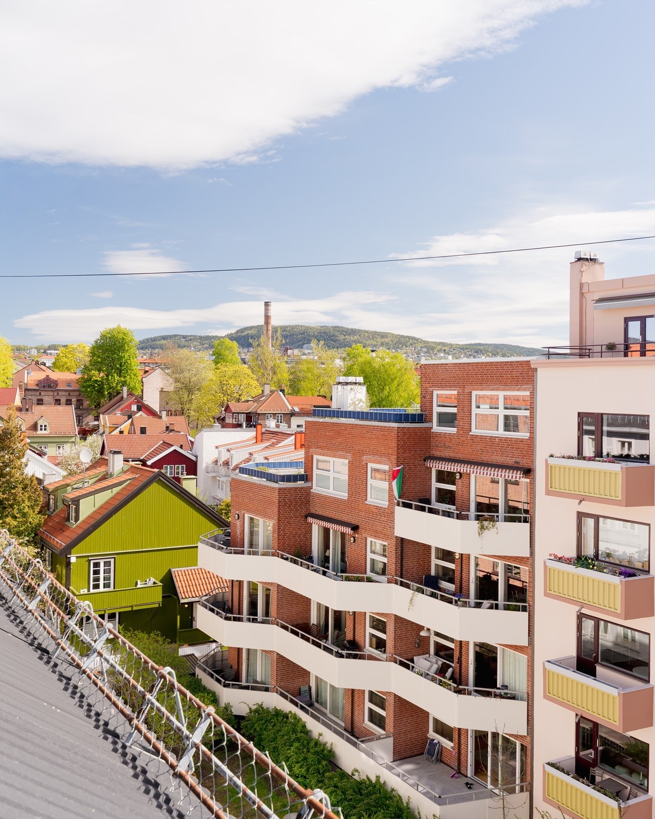 Fantastisk utsikt over trehusbebyggelsen i området. Galleribilde