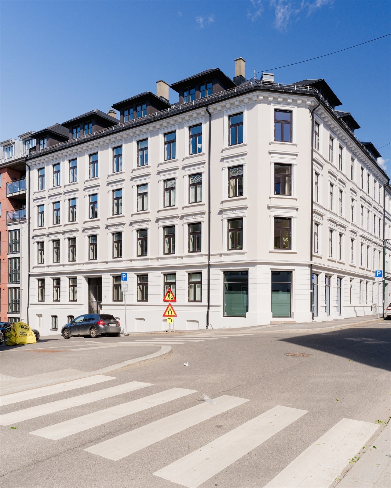 Leiligheten var ferdigstilt i 2017, men bygården har stått på samme sted siden 1901. Fasaden ble pusset opp i 2023/24. Galleribilde