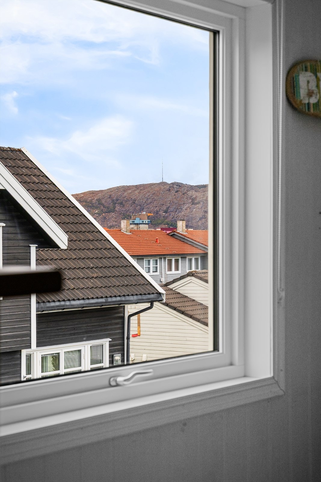Fra eiendommen er det kun få meter til inngangen til turområdene i Sørmarka. Galleribilde