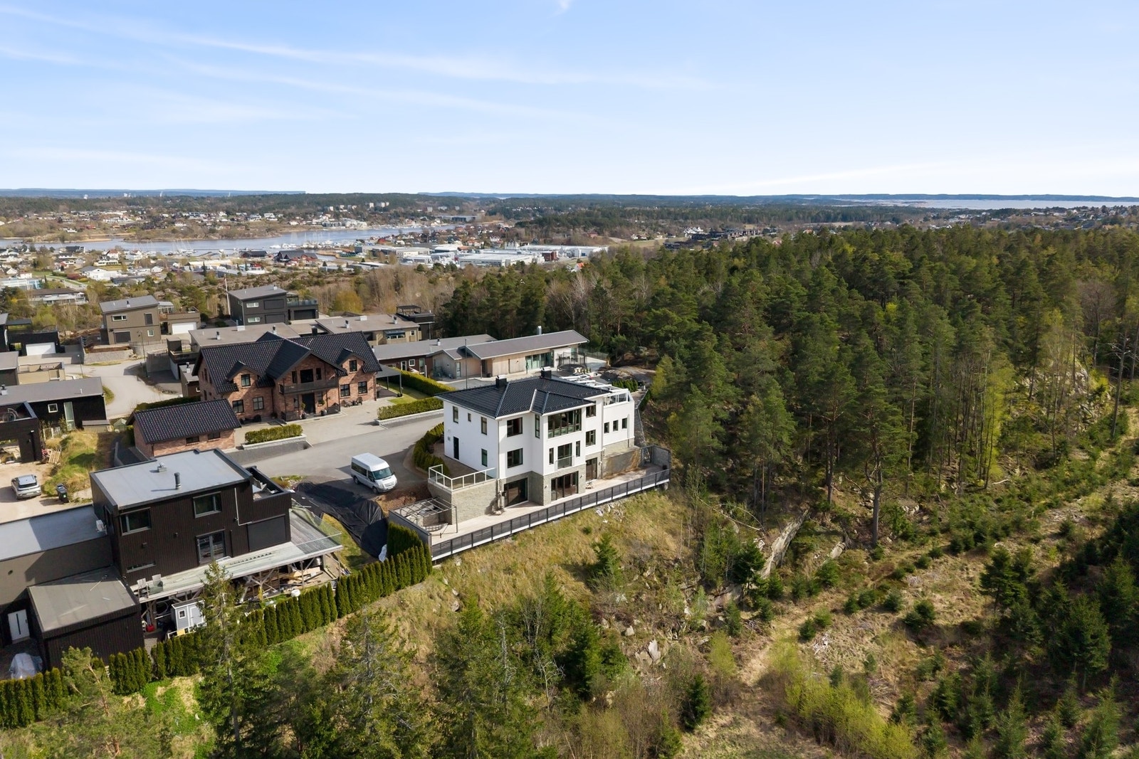 Fra eiendommen når man friarealer og rekreasjonsområder rett utenfor døren Galleribilde