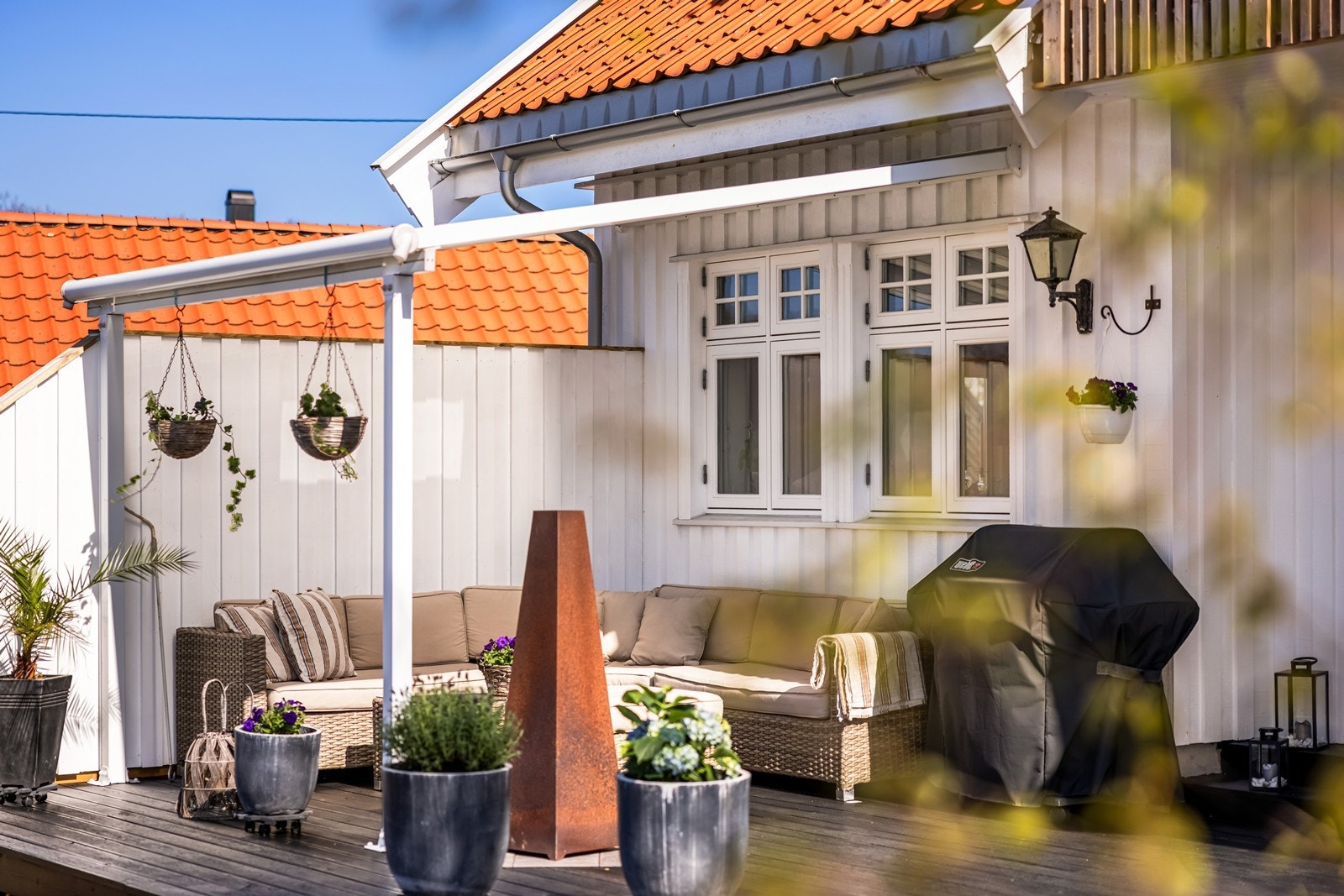 Her er det god plass til både sofagruppe og grill. Galleribilde