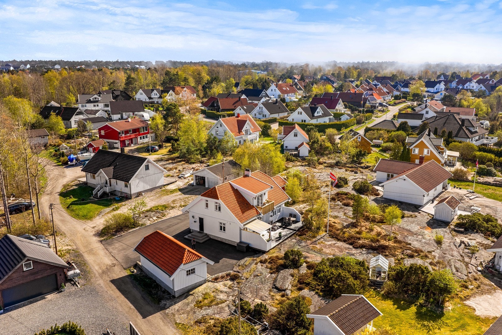 Oversikt over nabolaget Rød på Asmaløy. Galleribilde