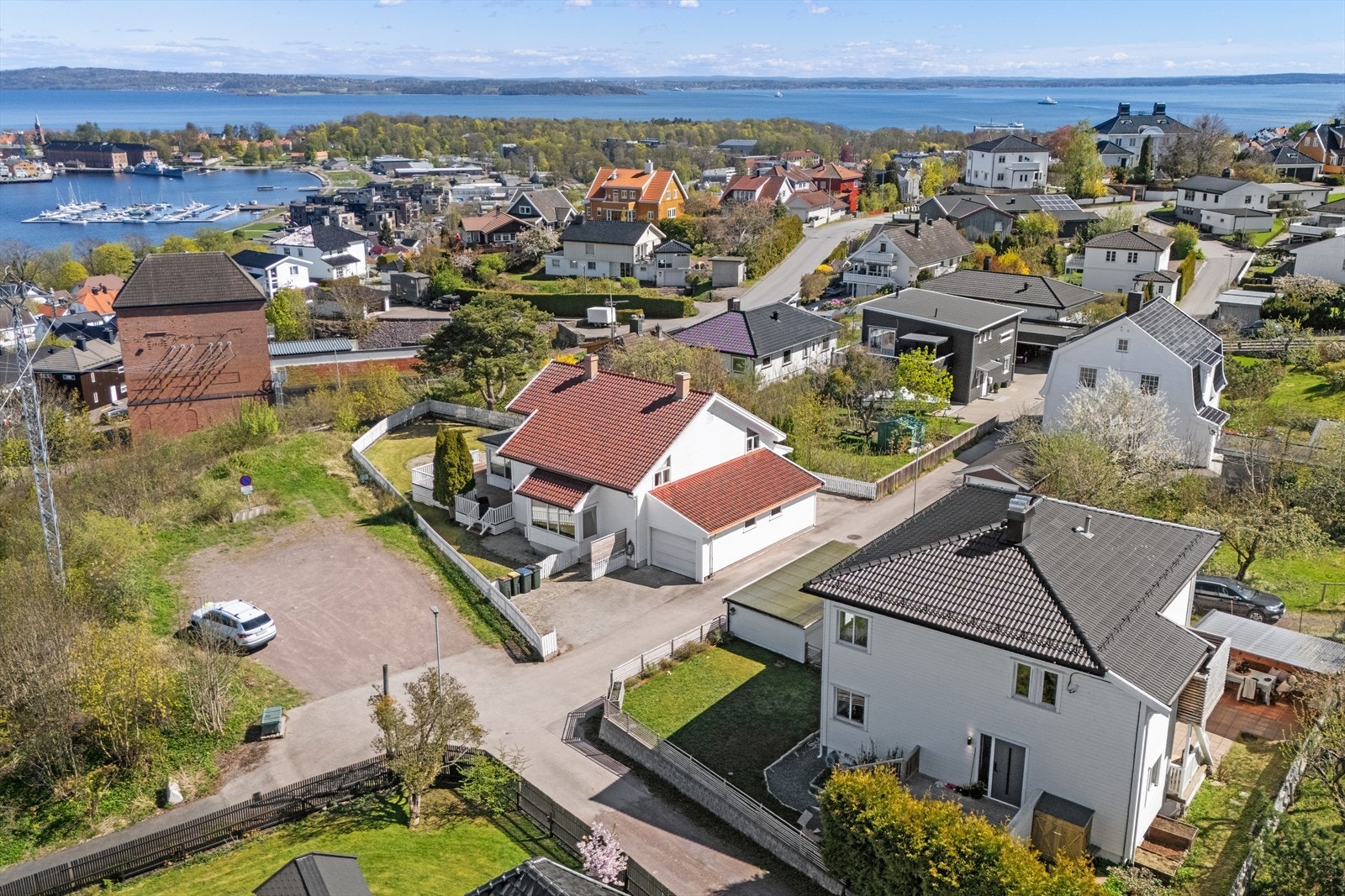 Nærområdet byr på gode servicetilbud, inkludert Linden Park kjøpesenter kun 7 minutter unna. Galleribilde