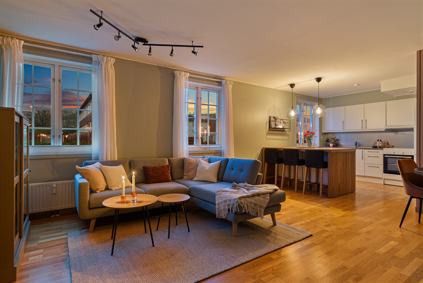 Velkommen til Kyavegen 12 - En romslig og innholdsrik 2-roms på 52m² som ble betydelig oppgradert mellom 2006 og 2008. Galleribilde