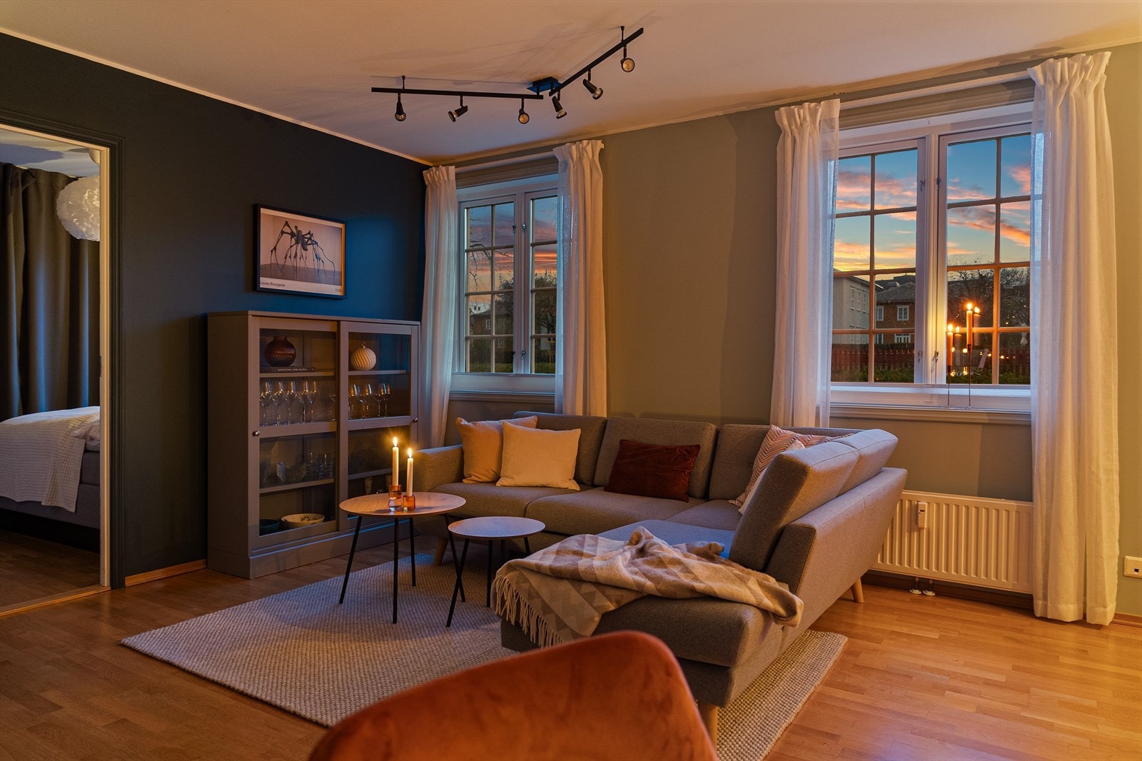 Leiligheten byr på moderne kvaliteter som balansert ventilasjon og fjernvarme. Galleribilde