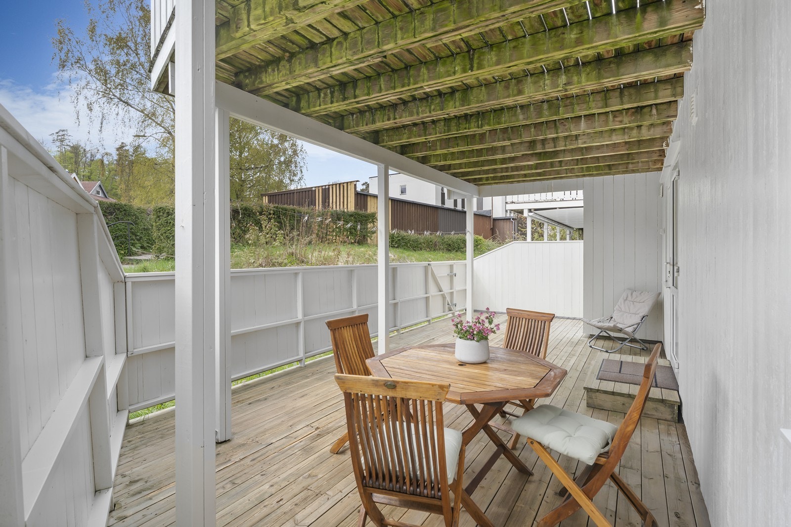 Fra soverommet er det adkomst til terrasse. Her er også fine muligheter for møblering og bruk. Galleribilde