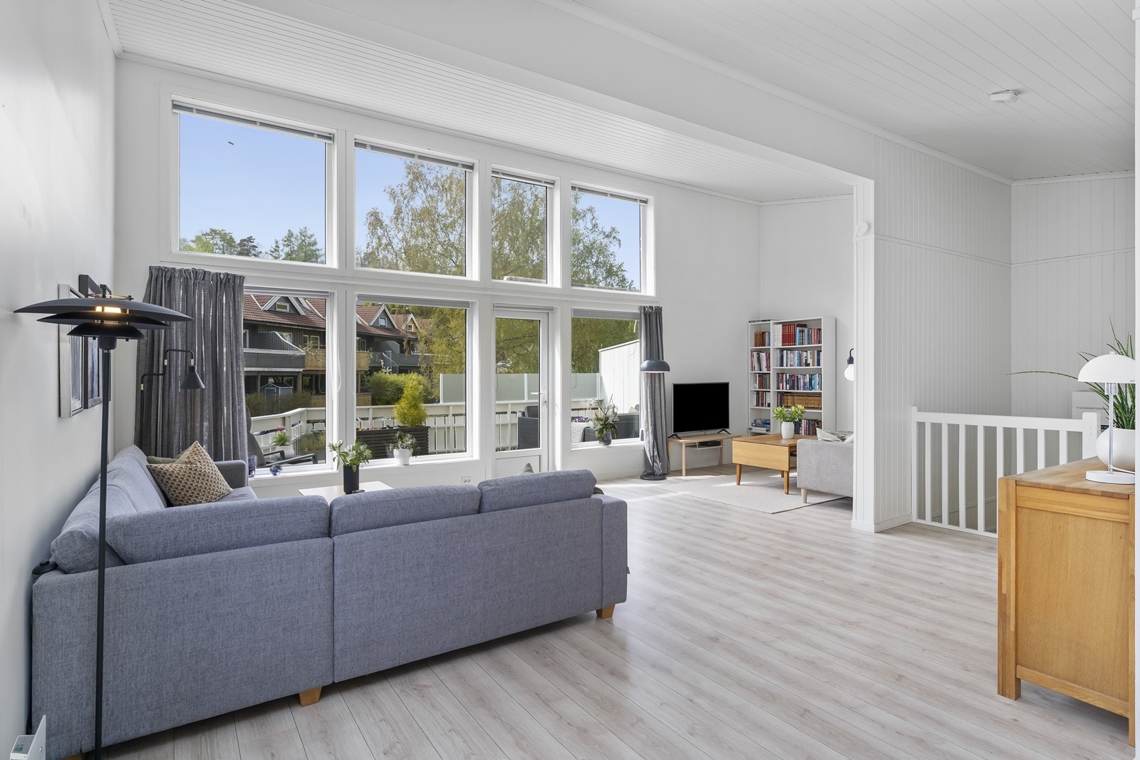 Rommet er stort med flere møbleringsmuligheter. Galleribilde