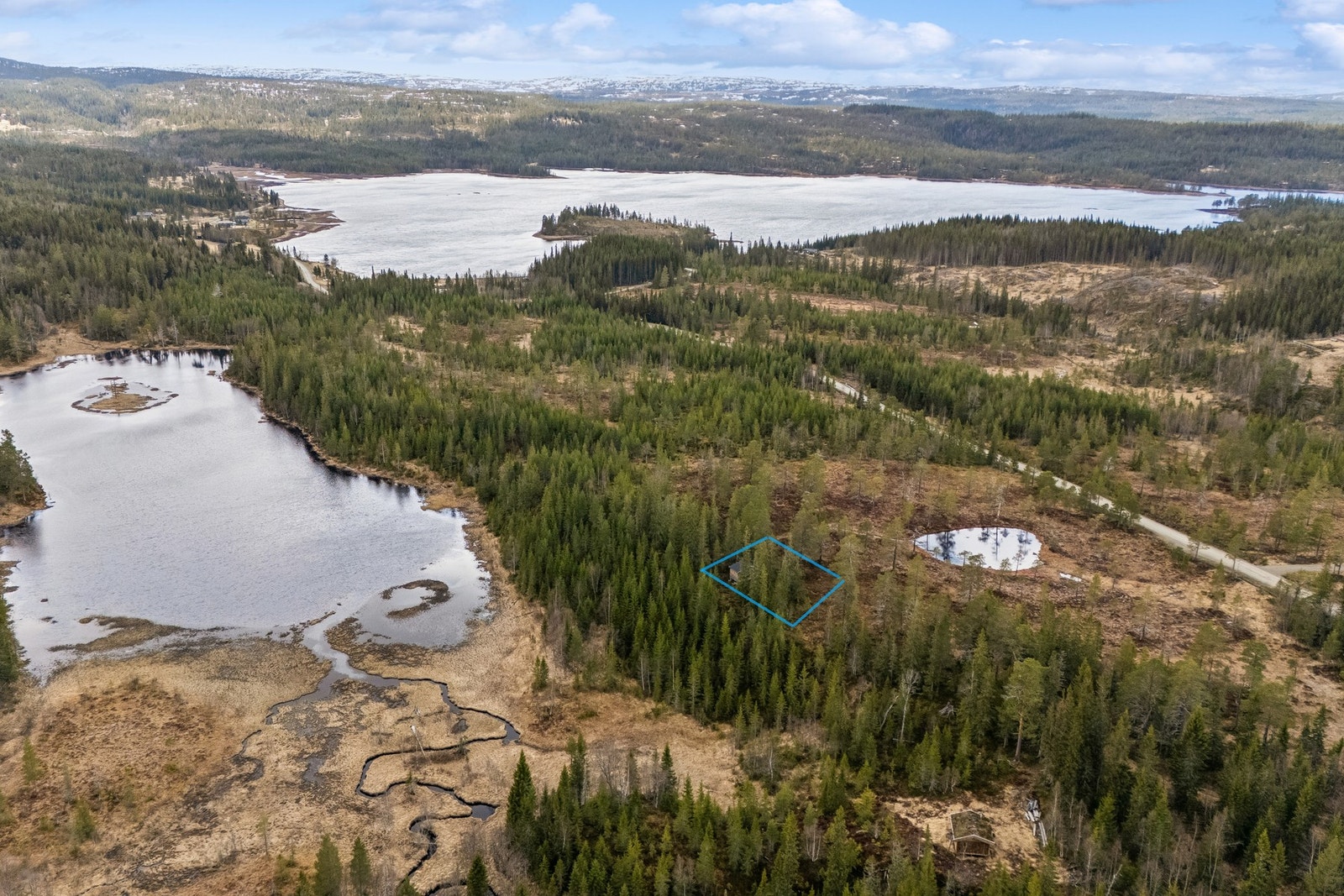 Dette er en estimert tegning av hvor tomtegrensene går, avvik vil forekomme. Galleribilde