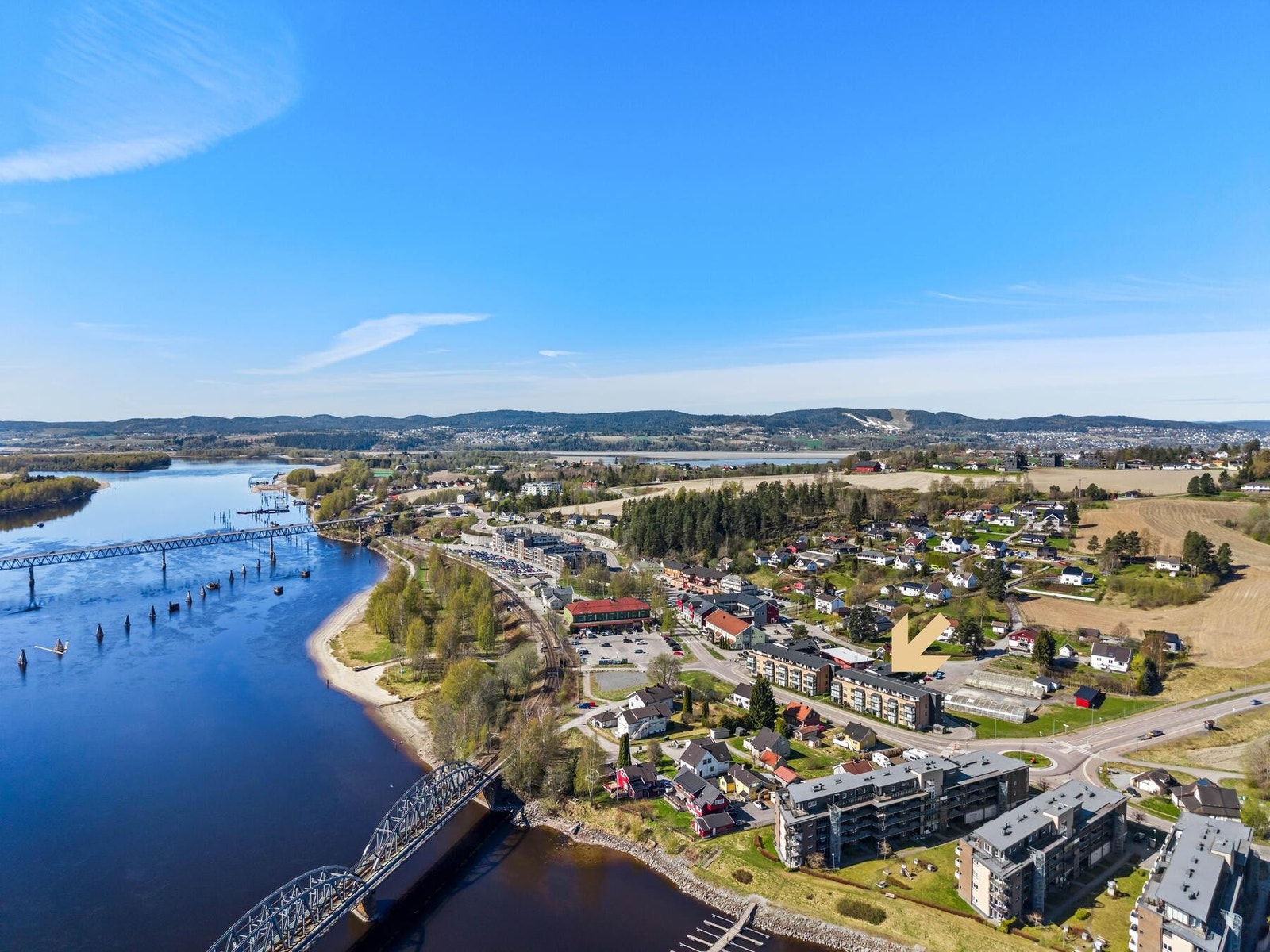 Velkommen til Faldalsveien 3 - En toppleilighet med sentral og praktisk beliggenhet i Fetsund, med kort vei til det meste du trenger i hverdagen Galleribilde