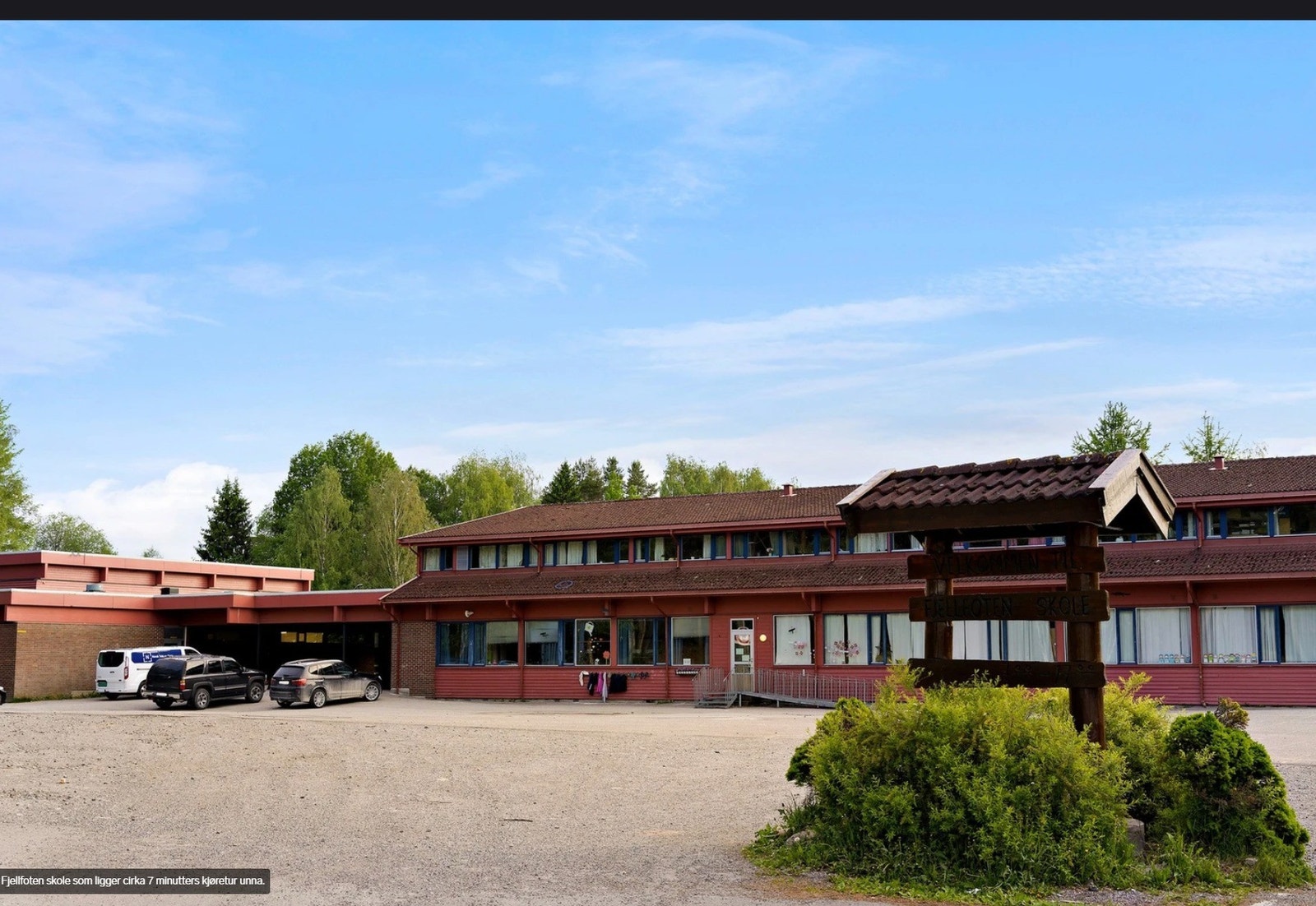Nærmeste barneskole er Fjellfoten skole som ligger cirka 7 minutters kjøretur unna. Galleribilde