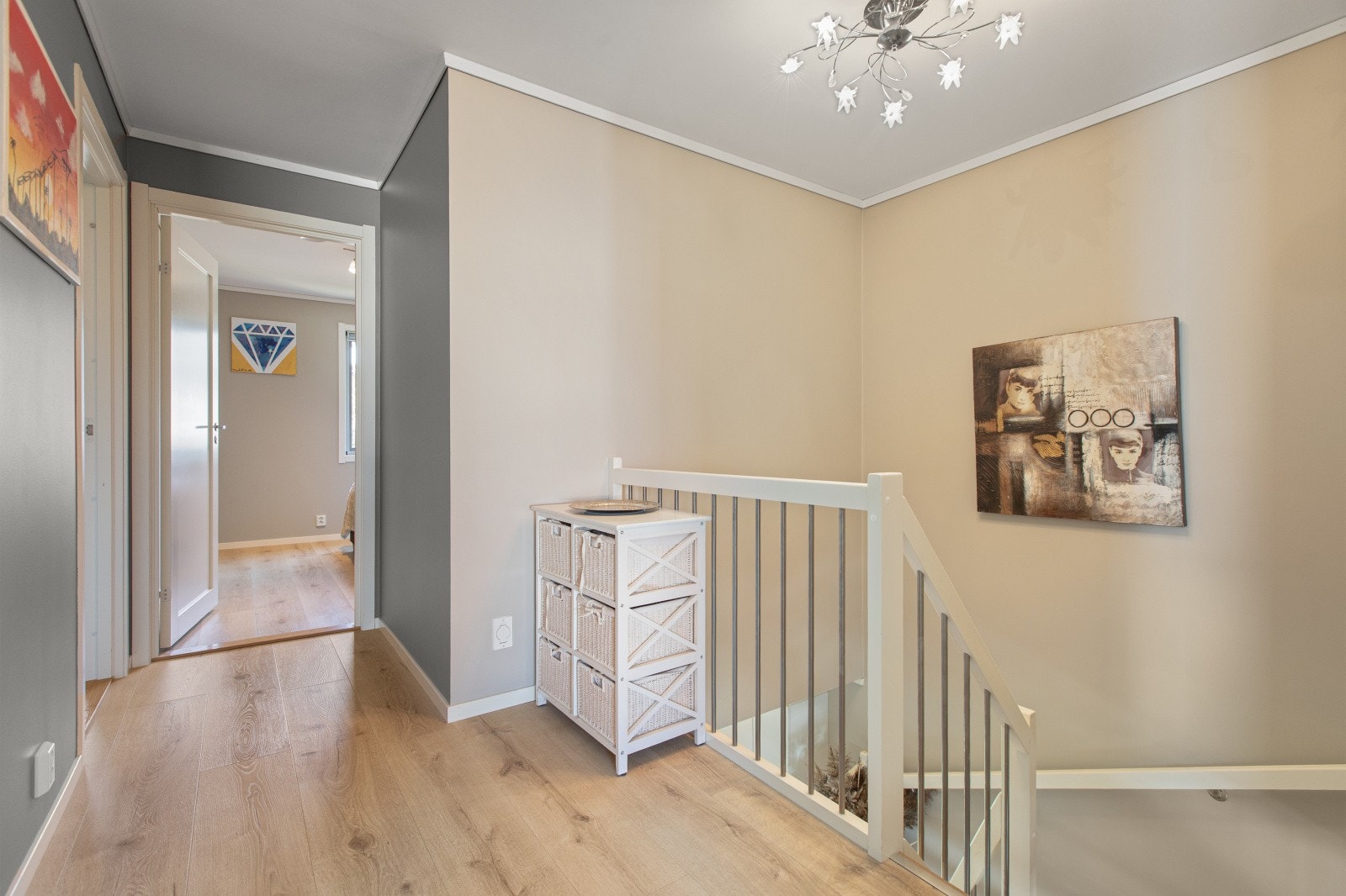 Trappeadkomst opp til boligens andre etasje. Galleribilde