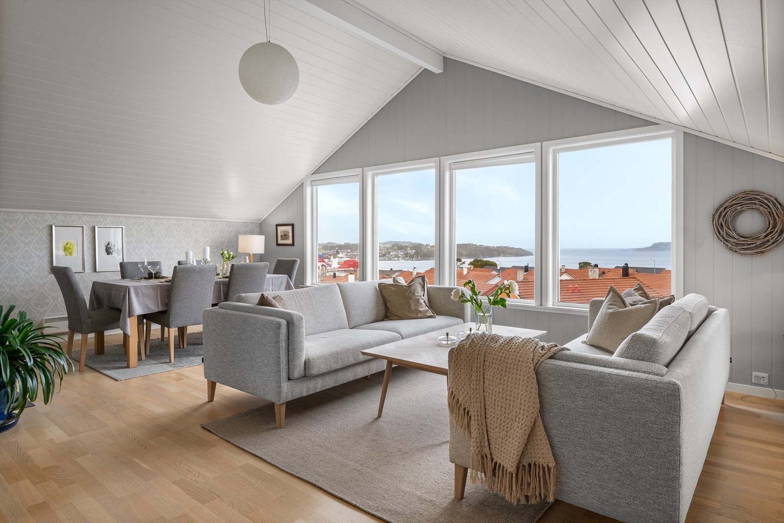 Her er det god plass til å samle familie og venner. Galleribilde