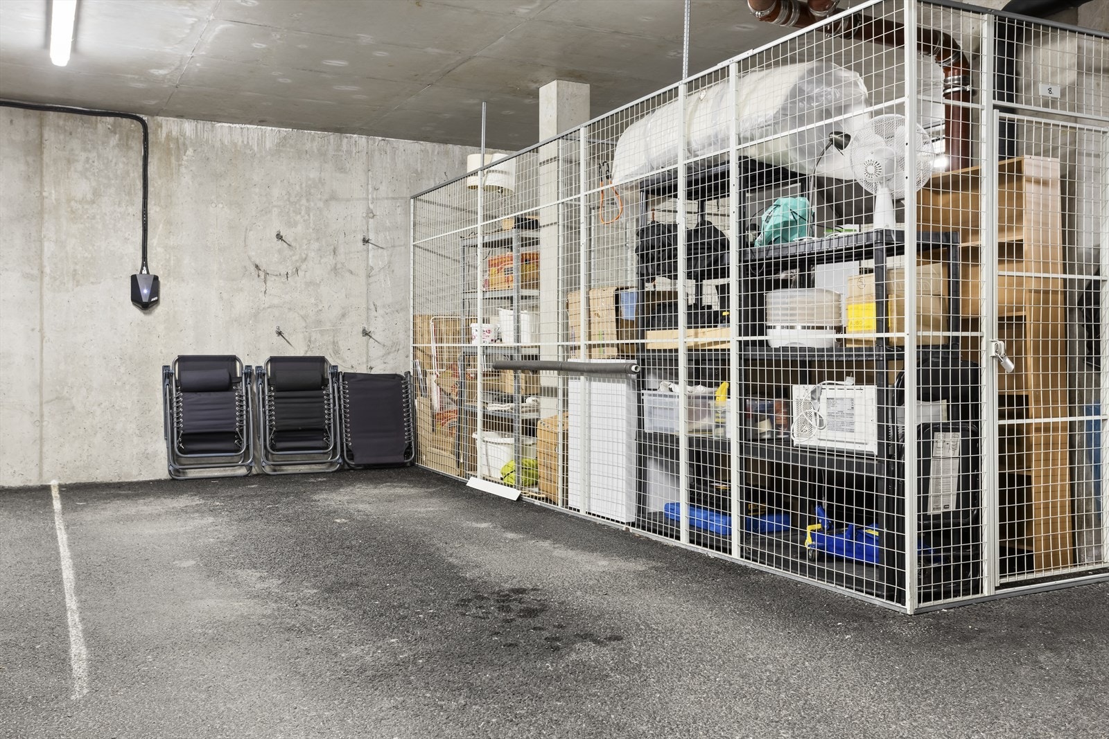 Det medfølger en fast garasjeplass med elbillader i lukket anlegg. Boden ligger praktisk til rett ved siden av. Galleribilde