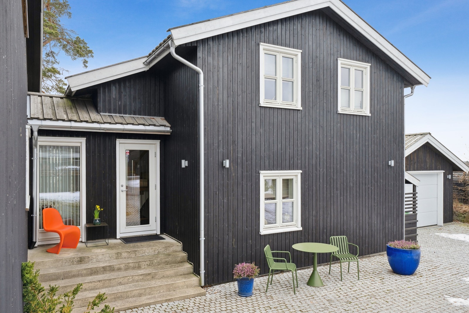 Tilbygget har også egen inngang. Galleribilde
