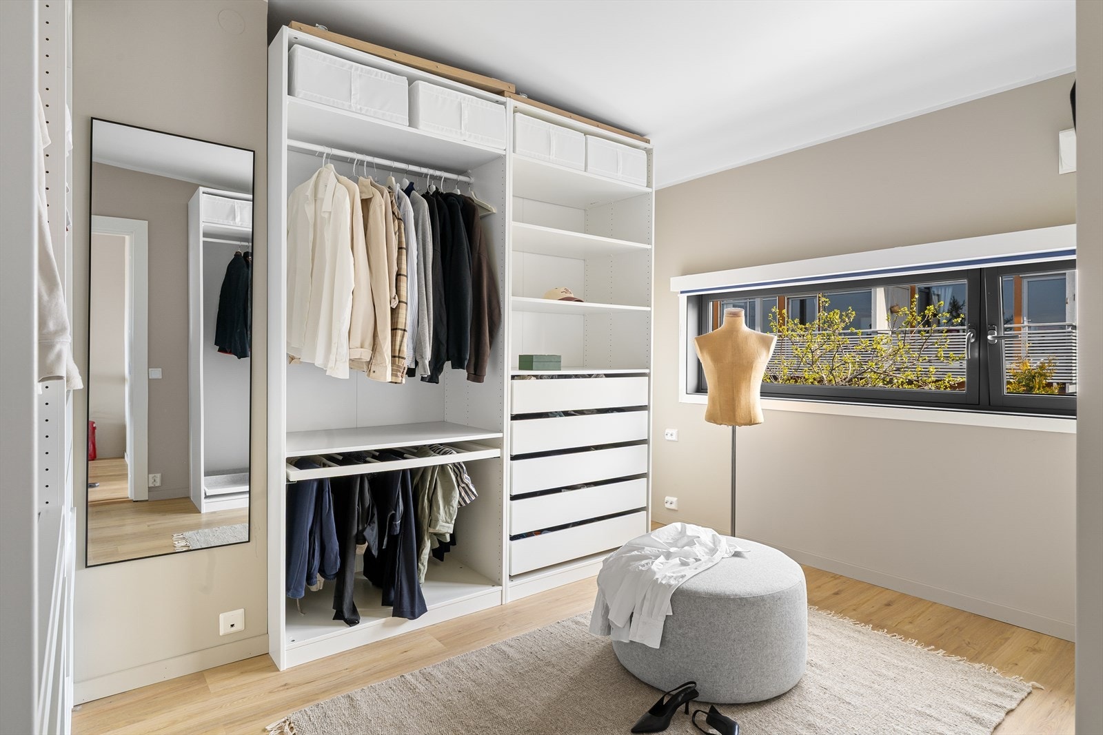 Soverom 2. I dag innredet som walk-in garderobe Galleribilde