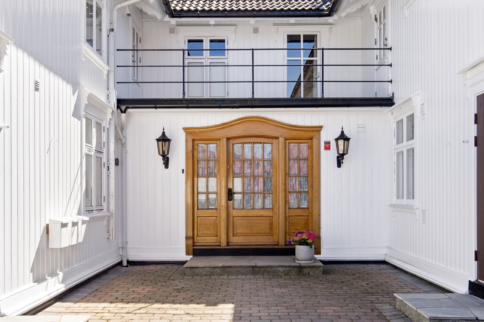 Herskapelig inngangsdør i massiv eik. Galleribilde
