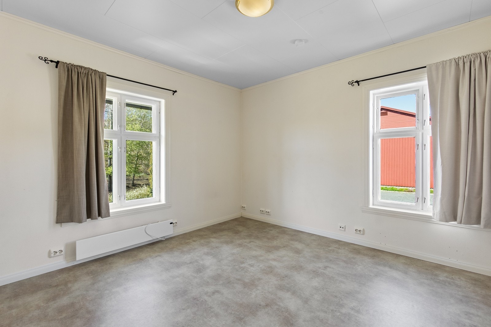 Romslig stue med god plass til møbler. Galleribilde