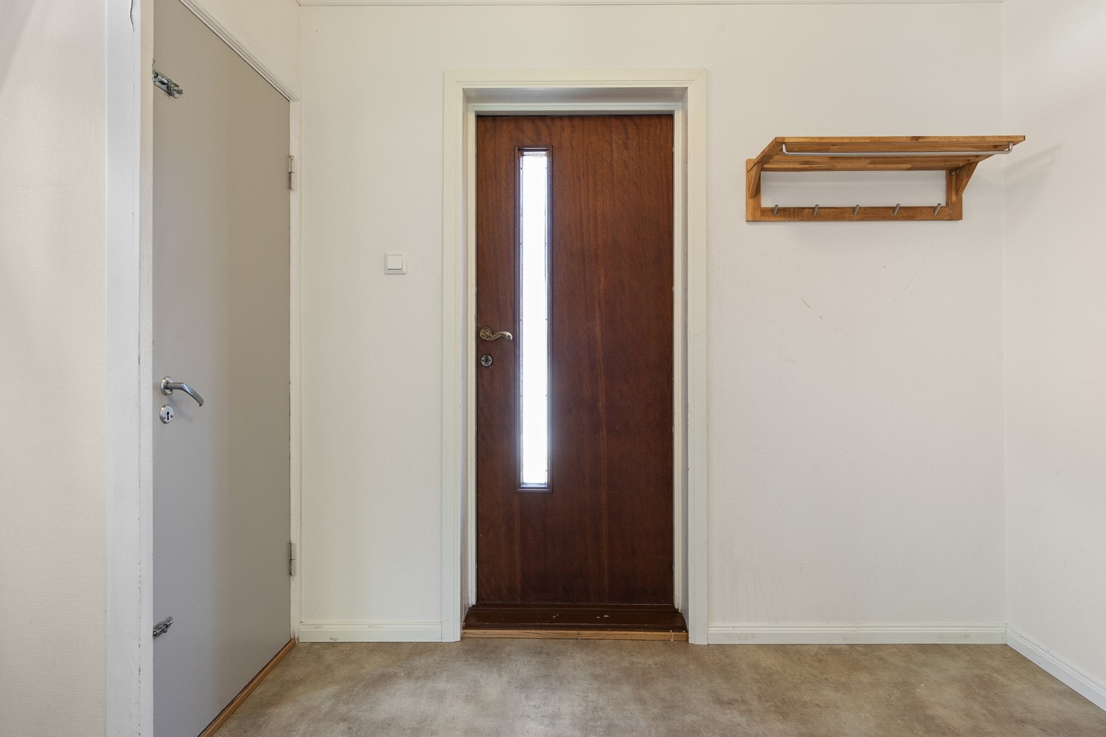 Inngang og gang i en av leilighetene. Galleribilde