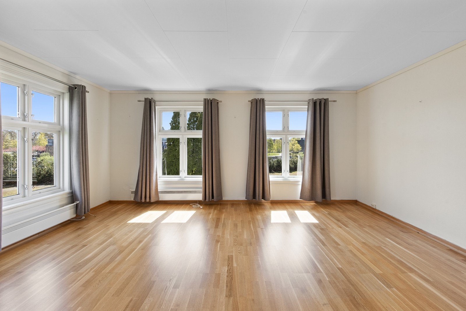 Alle rommene har god plass til store senger og garderober. Galleribilde