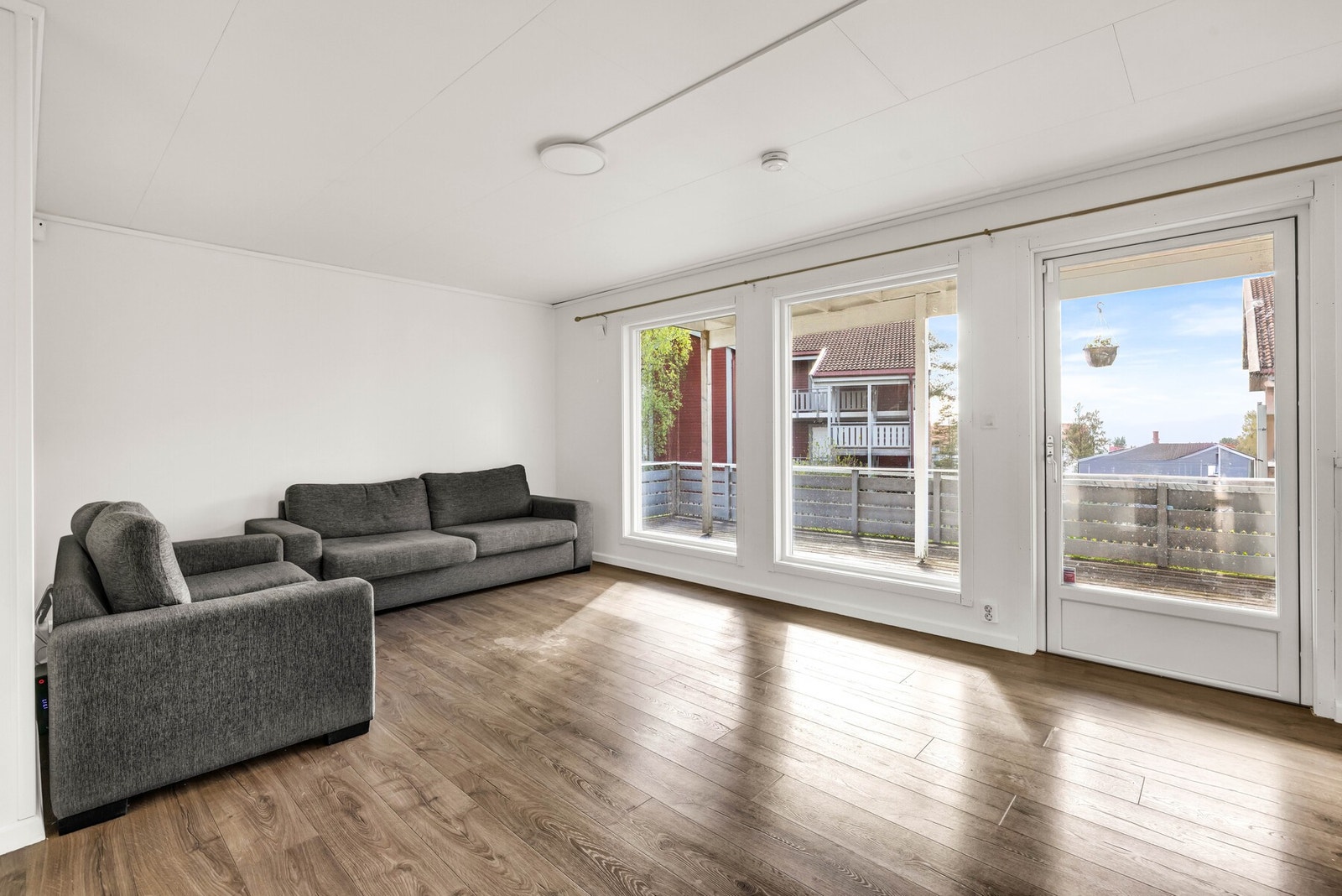 Stuen fremstår som lys og innbydende. Galleribilde