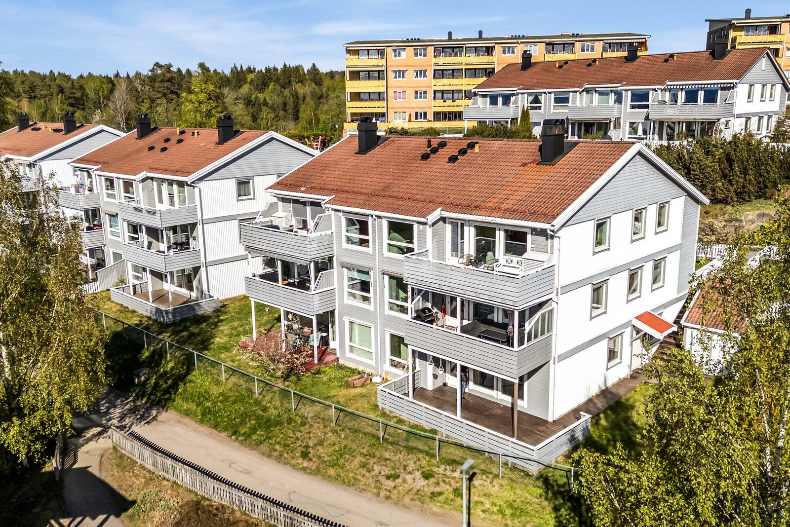 Louise Laheld v/ Privatmegleren har gleden av å ønske velkommen til hyggelig visning i Lofsrudhøgda 87A! Galleribilde