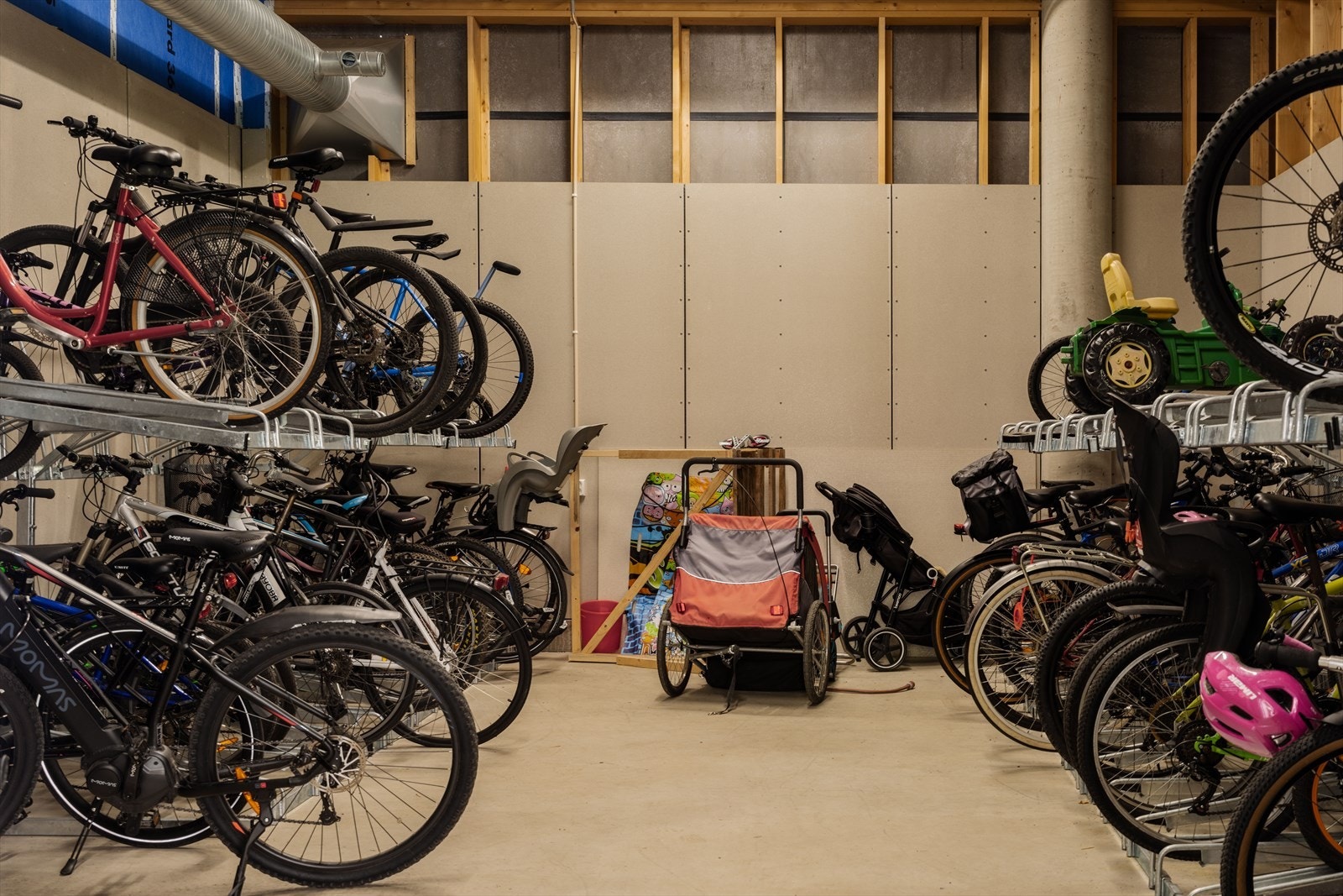 I kjelleren er det også felles sykkelparkering og en privat bod på 3 m². Galleribilde