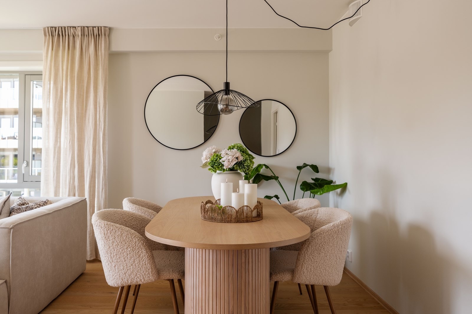 Det er god plass til en egen spiseavdeling i tilknytning til både stue og kjøkken. Galleribilde