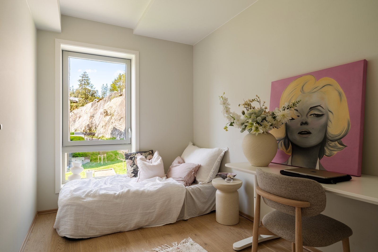 Det andre soverommet egner seg godt som barnerom, gjesterom eller kontor. Galleribilde